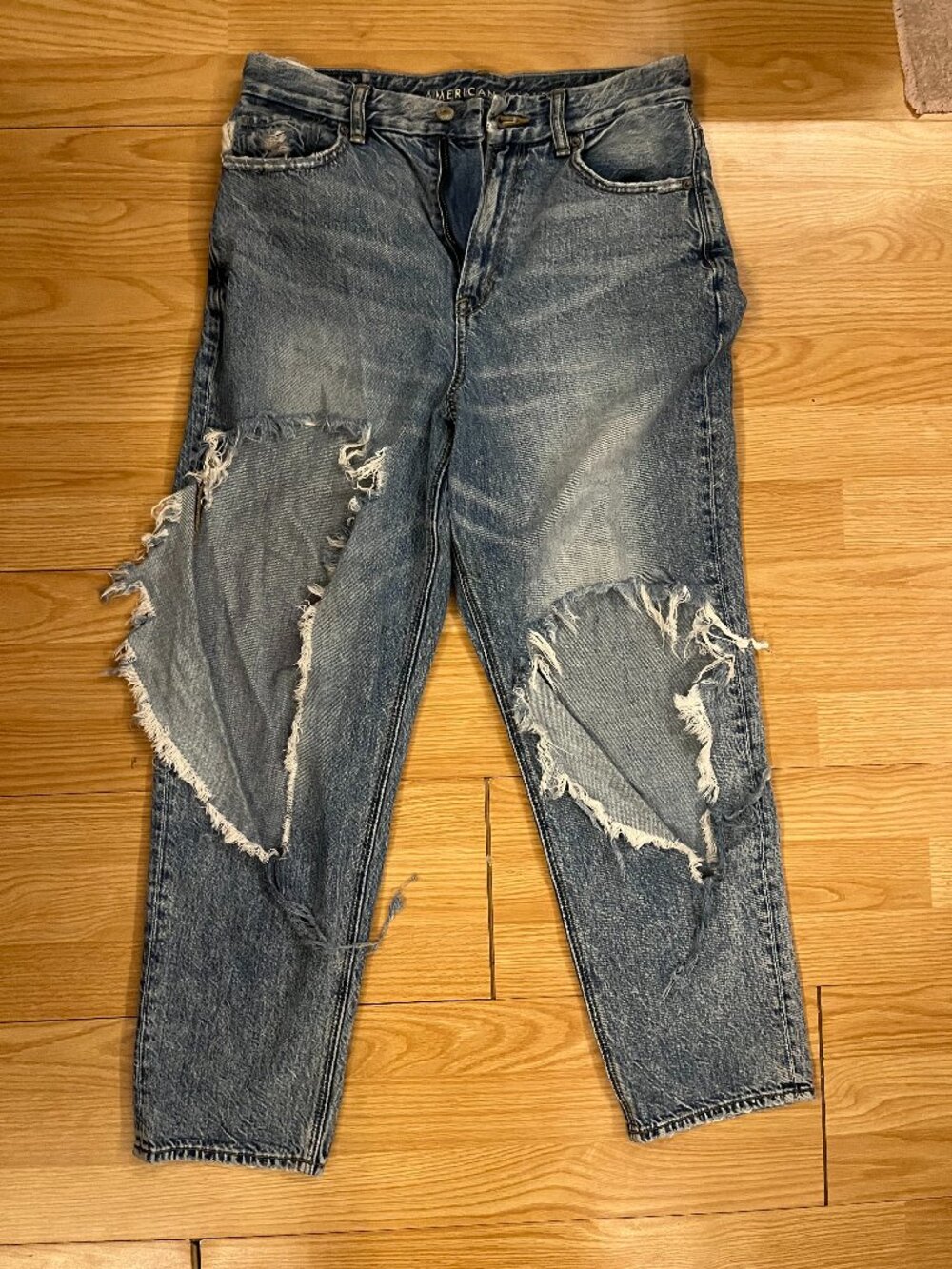 American Eagle Ripped Mom Jeans- Size 6